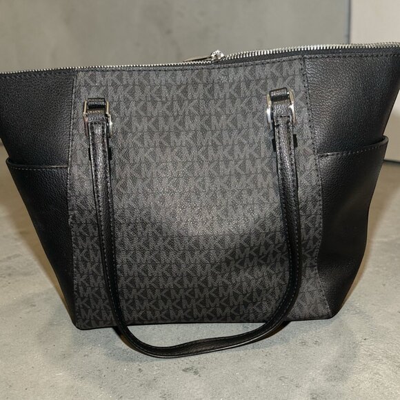 MIchael Kors Charlotte Large Zip Tote In Black Monogram - Picture 2 of 4